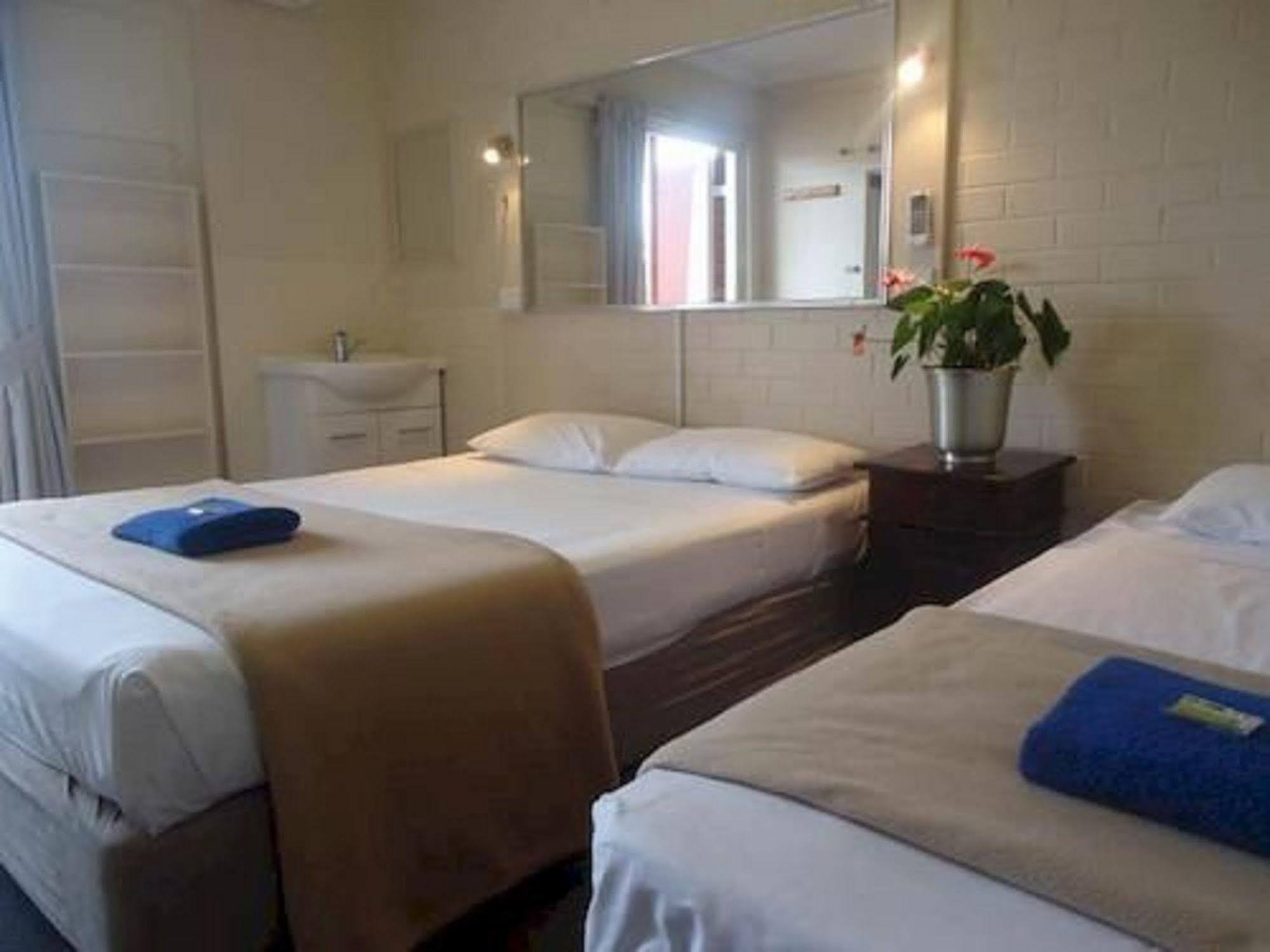 Kingsford Riverside Inn Брисбен Экстерьер фото