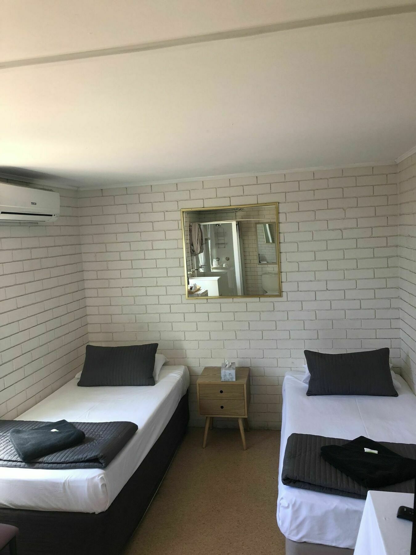 Kingsford Riverside Inn Брисбен Экстерьер фото