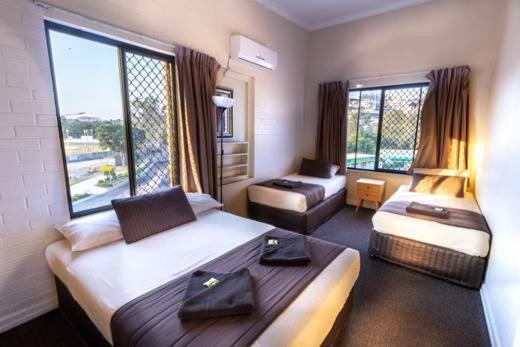 Kingsford Riverside Inn Брисбен Экстерьер фото